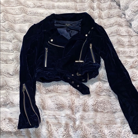 Crop velvet blazer in navy - Picture 2 of 4
